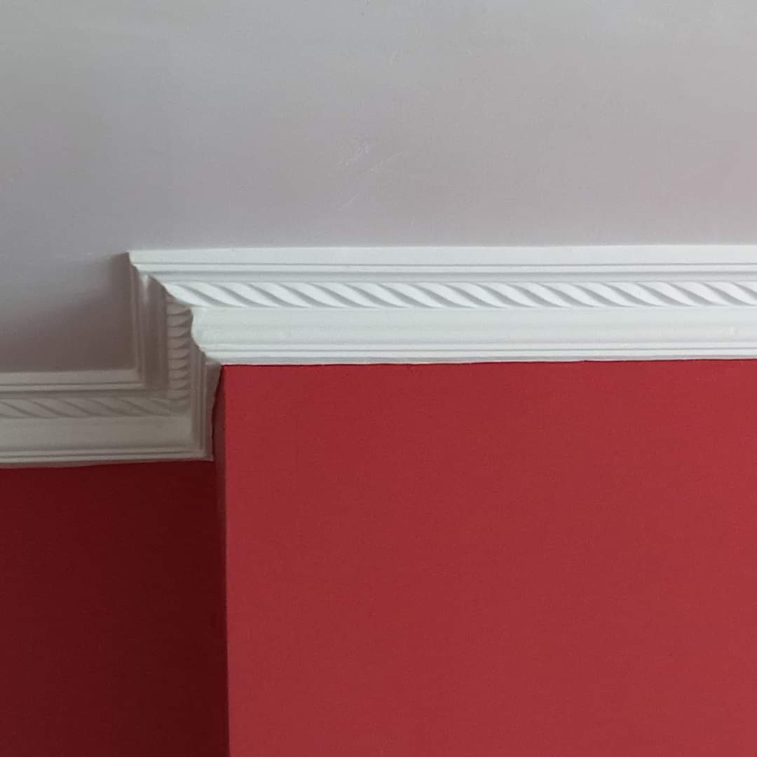Traditional cornice with rope-twist detailing, corner installation