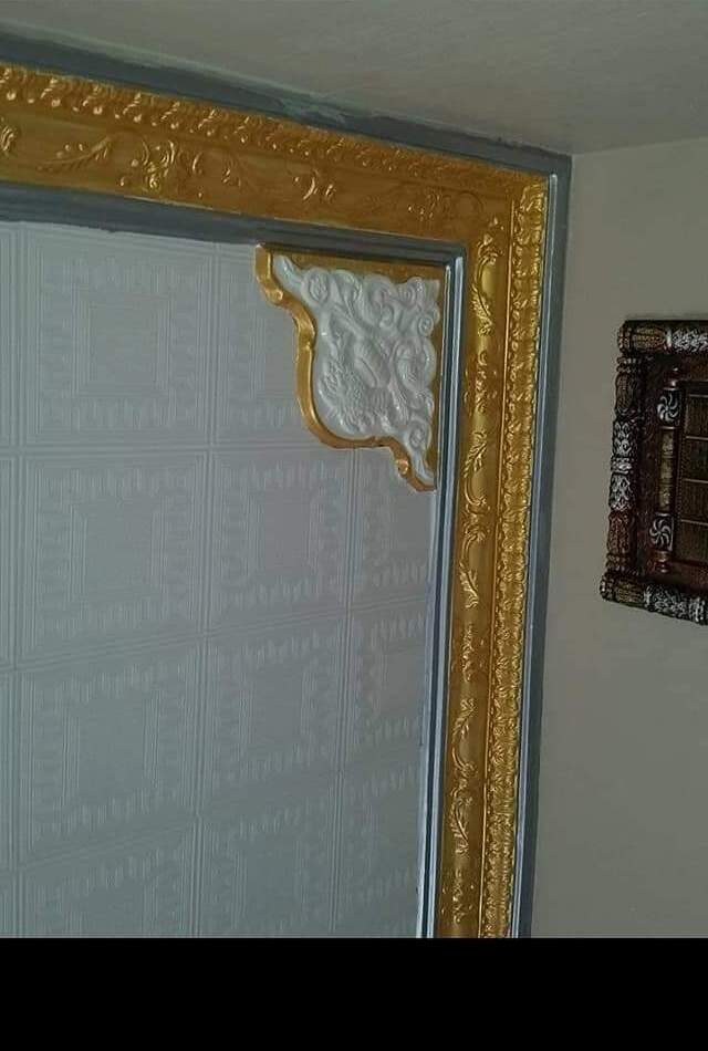 Ornate gilt-finished wall moulding corner installation