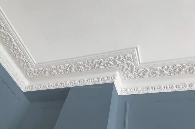 Professionally installed cornice corner in a finished room
